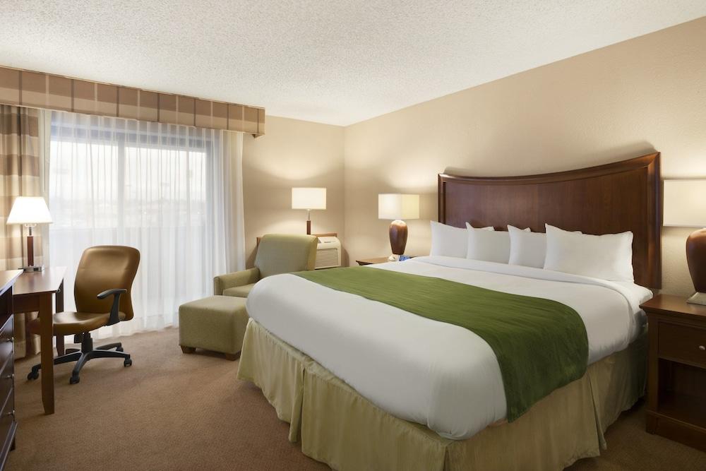 Wingate By Wyndham Lincoln Airport East Hotell Exteriör bild