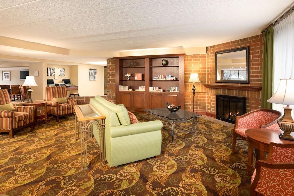 Wingate By Wyndham Lincoln Airport East Hotell Exteriör bild