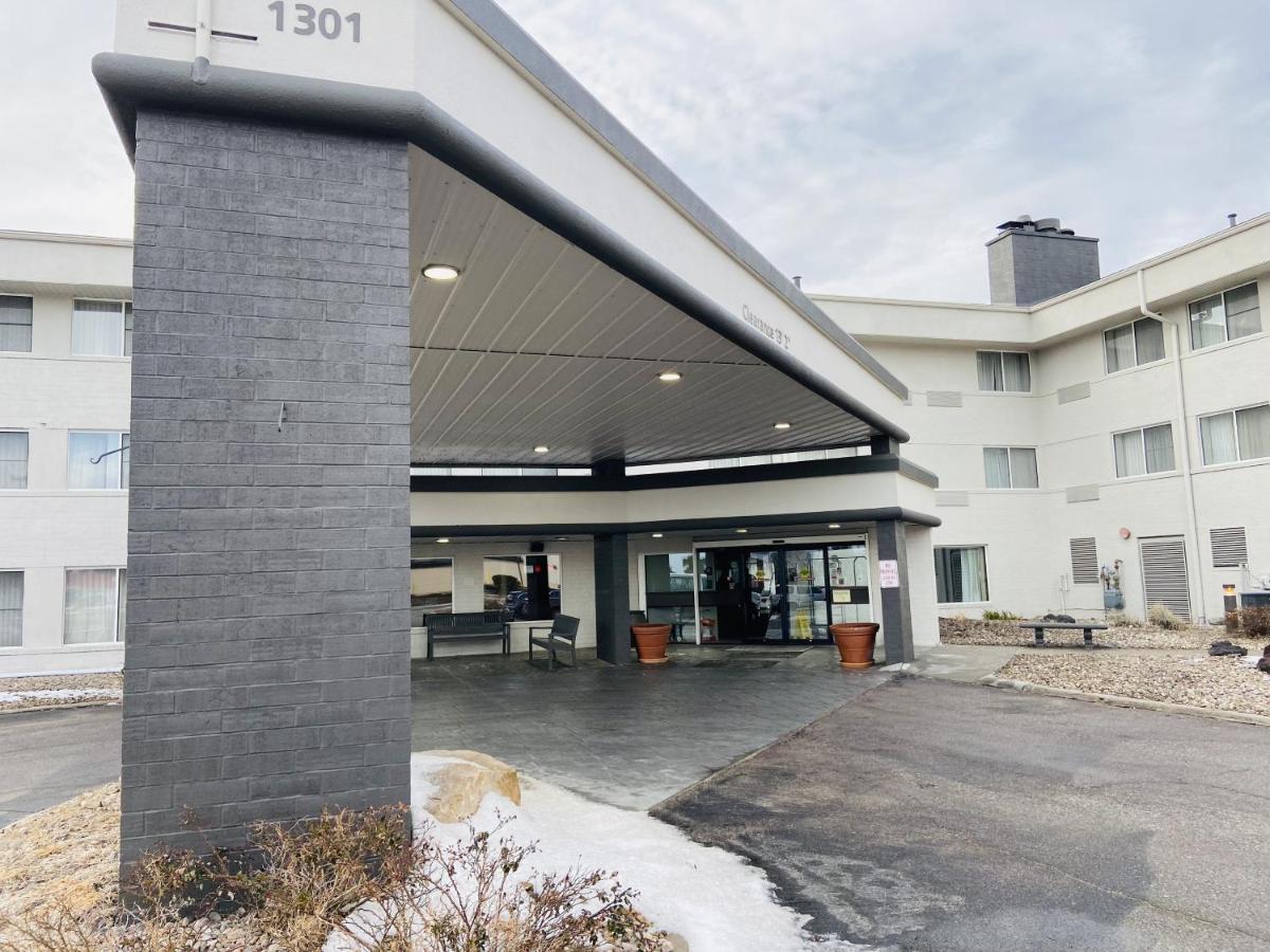 Wingate By Wyndham Lincoln Airport East Hotell Exteriör bild