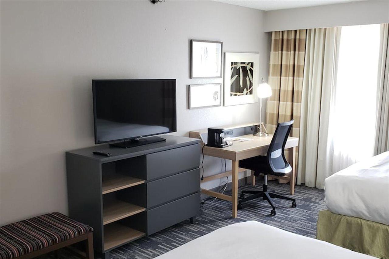 Wingate By Wyndham Lincoln Airport East Hotell Exteriör bild