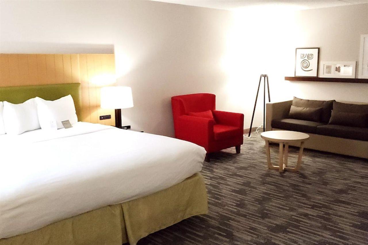 Wingate By Wyndham Lincoln Airport East Hotell Exteriör bild