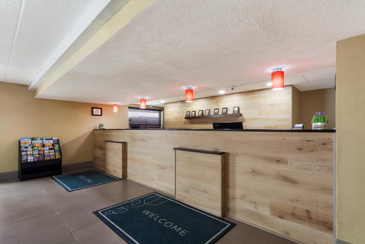 Wingate By Wyndham Lincoln Airport East Hotell Exteriör bild