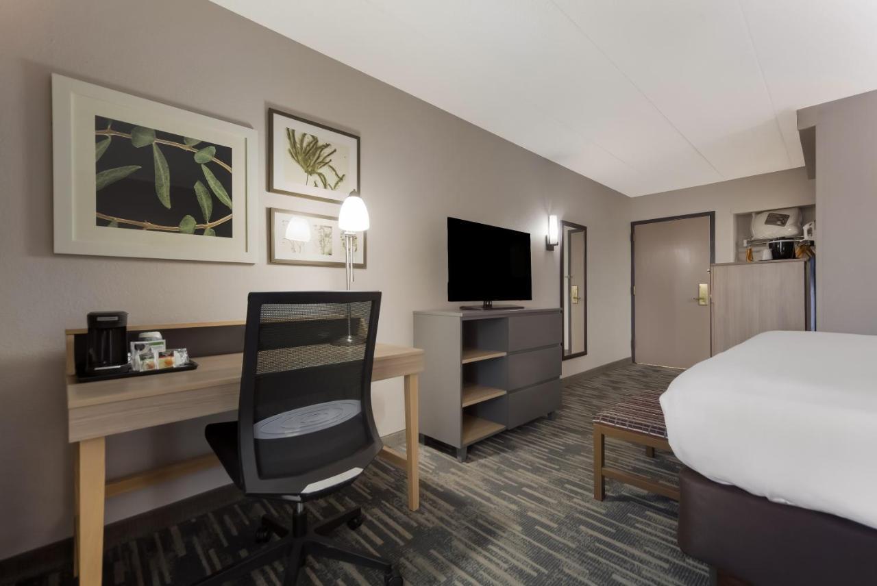 Wingate By Wyndham Lincoln Airport East Hotell Exteriör bild