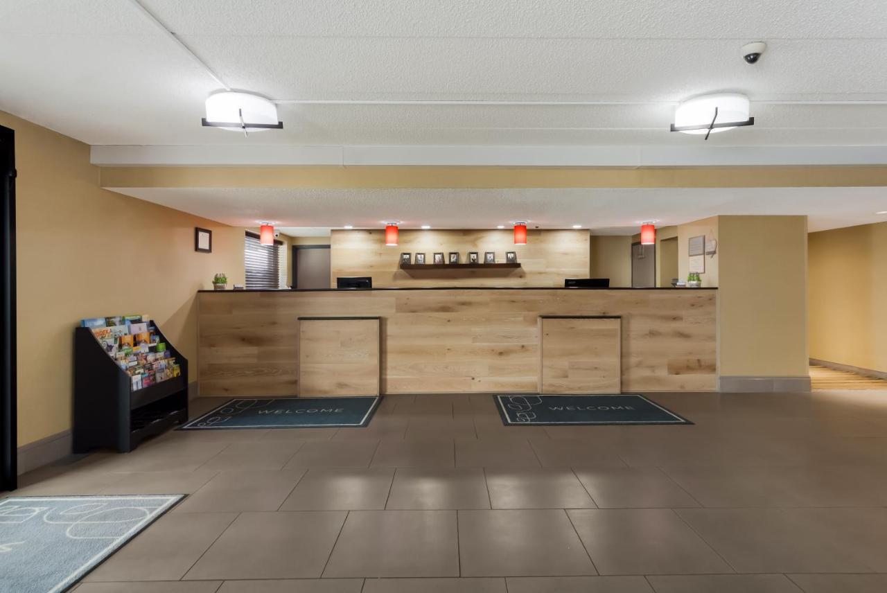 Wingate By Wyndham Lincoln Airport East Hotell Exteriör bild