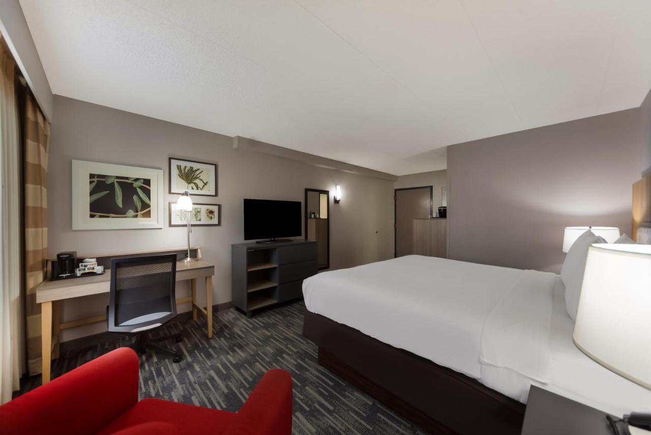 Wingate By Wyndham Lincoln Airport East Hotell Exteriör bild