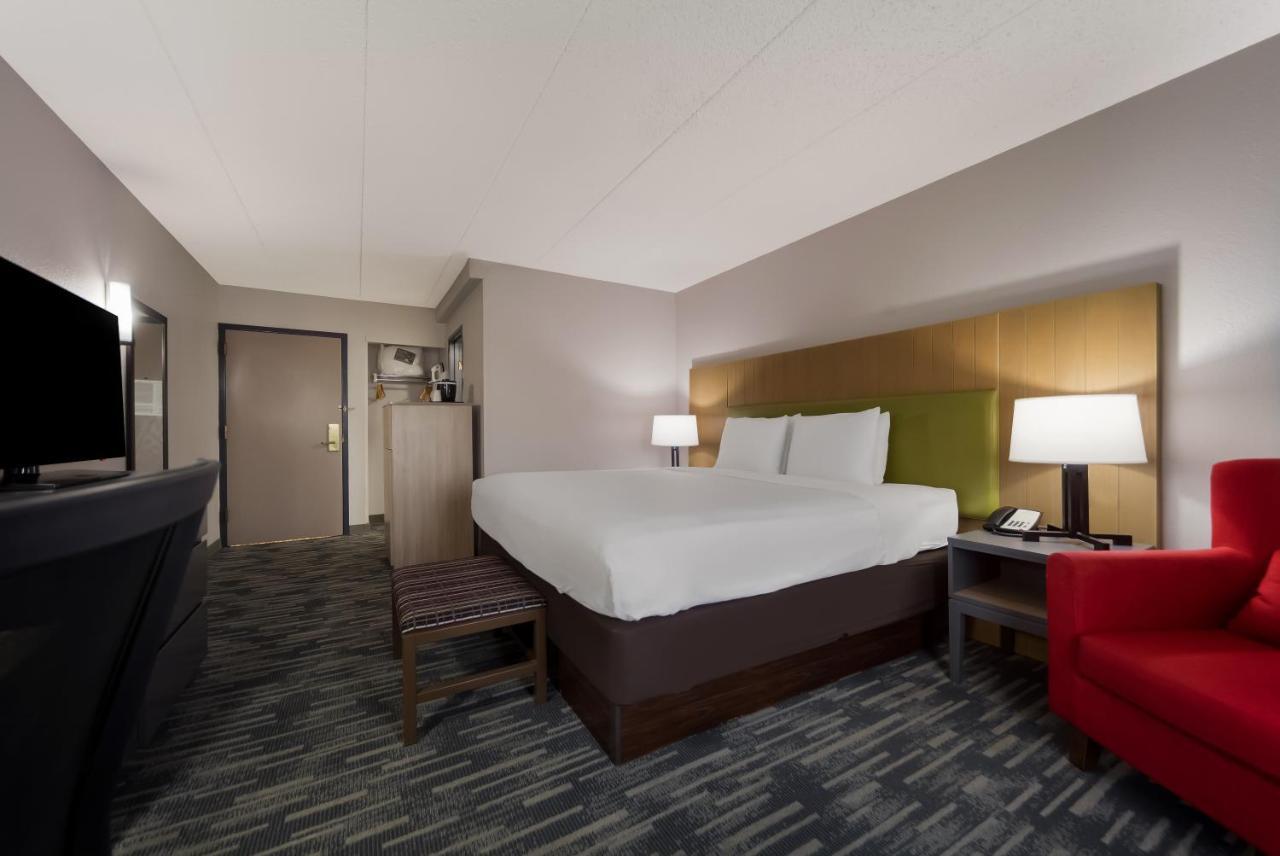 Wingate By Wyndham Lincoln Airport East Hotell Exteriör bild