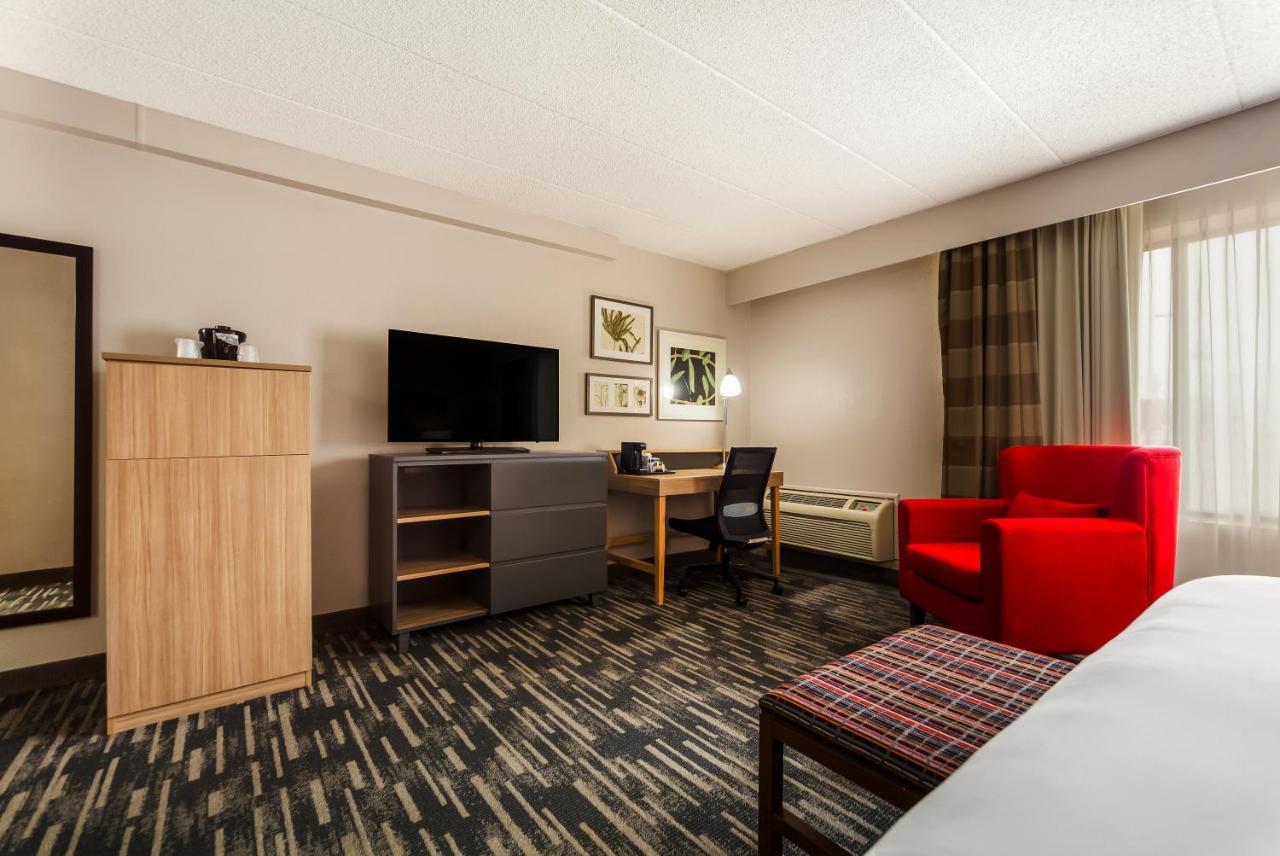 Wingate By Wyndham Lincoln Airport East Hotell Exteriör bild