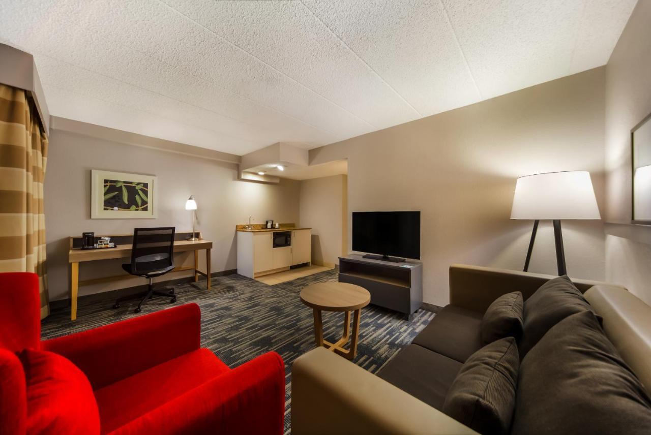 Wingate By Wyndham Lincoln Airport East Hotell Exteriör bild