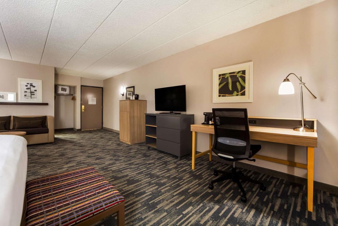 Wingate By Wyndham Lincoln Airport East Hotell Exteriör bild