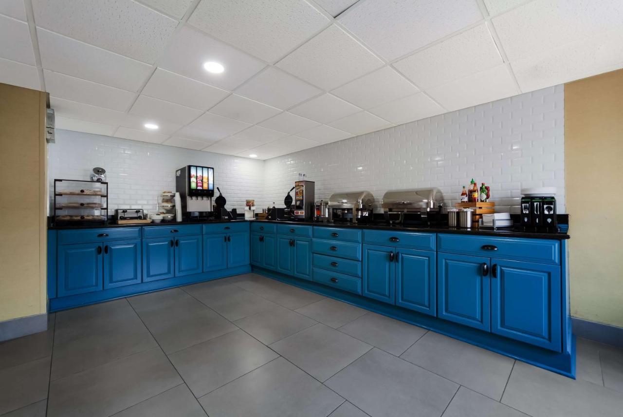 Wingate By Wyndham Lincoln Airport East Hotell Exteriör bild