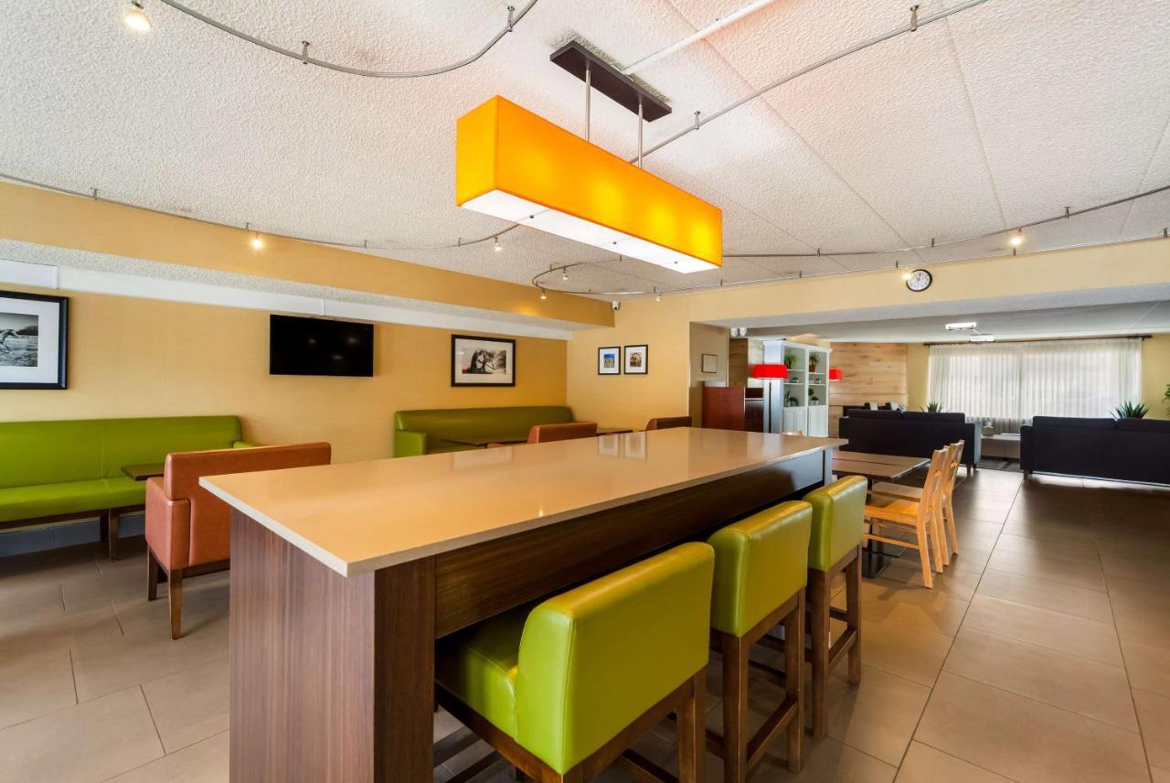Wingate By Wyndham Lincoln Airport East Hotell Exteriör bild