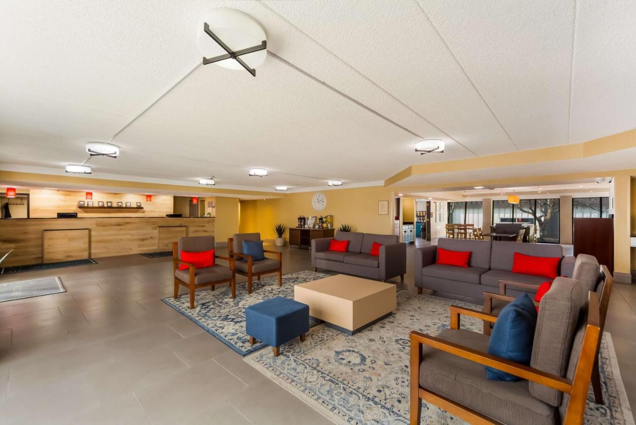 Wingate By Wyndham Lincoln Airport East Hotell Exteriör bild