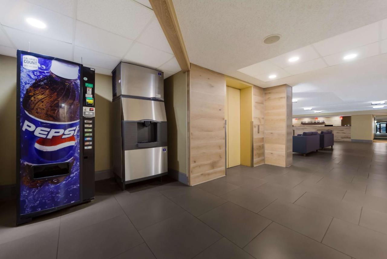 Wingate By Wyndham Lincoln Airport East Hotell Exteriör bild