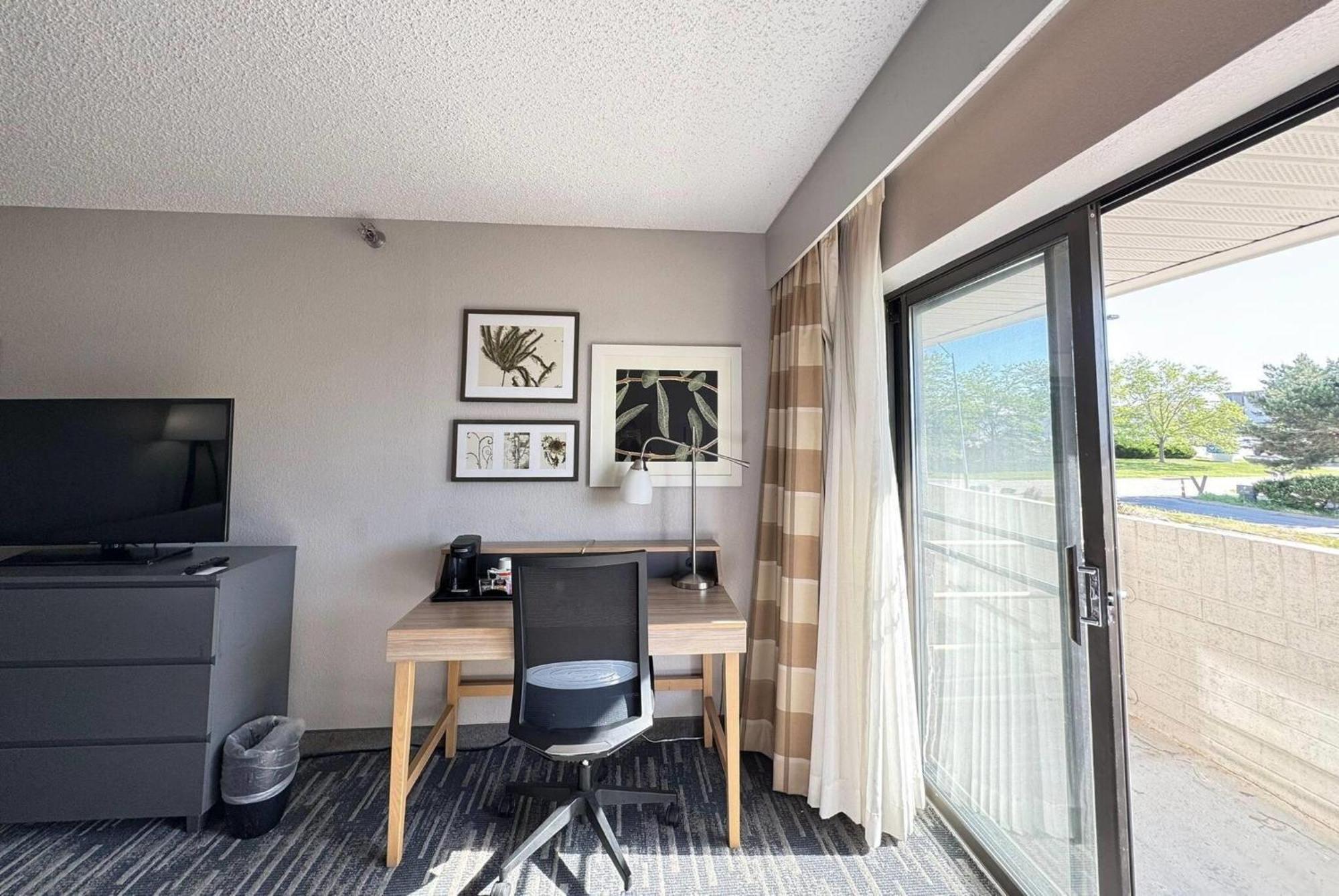 Wingate By Wyndham Lincoln Airport East Hotell Exteriör bild