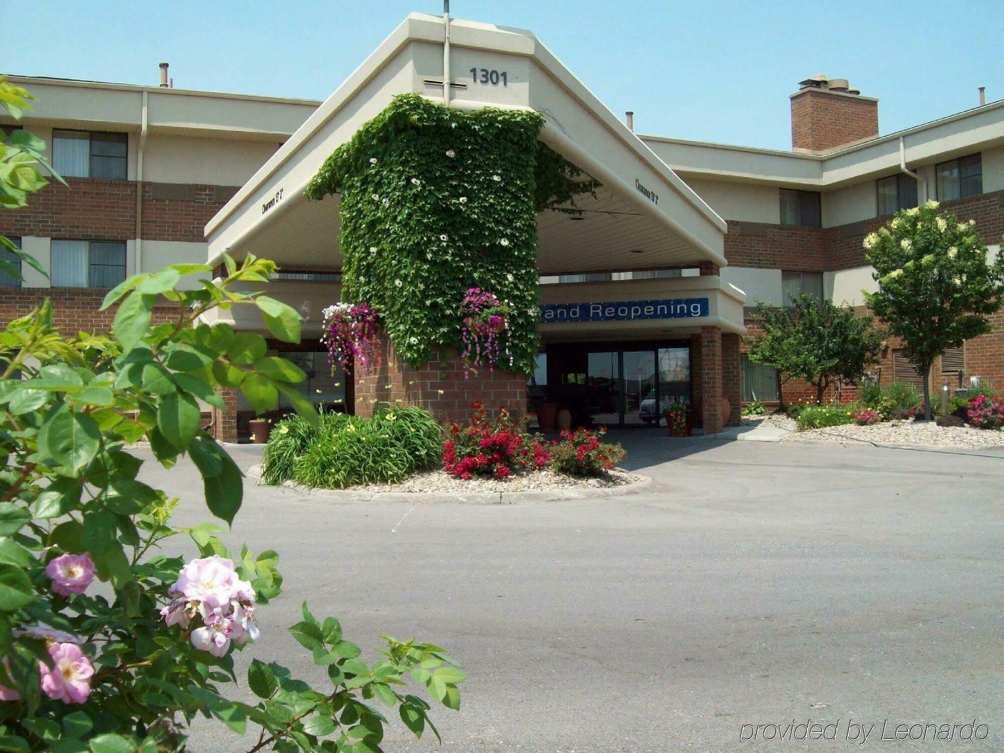 Wingate By Wyndham Lincoln Airport East Hotell Exteriör bild